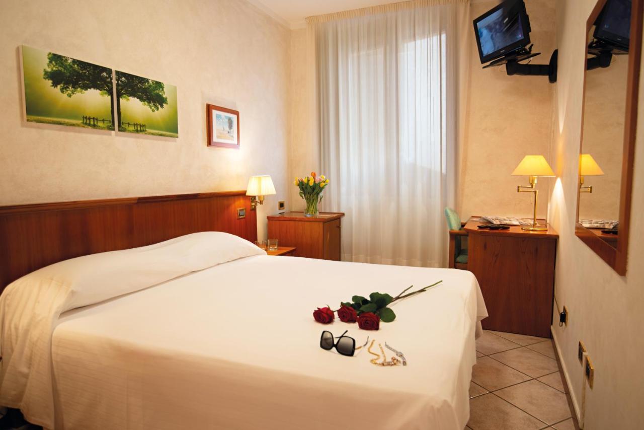Hotel Corte Regina Σιρμιόνε Εξωτερικό φωτογραφία