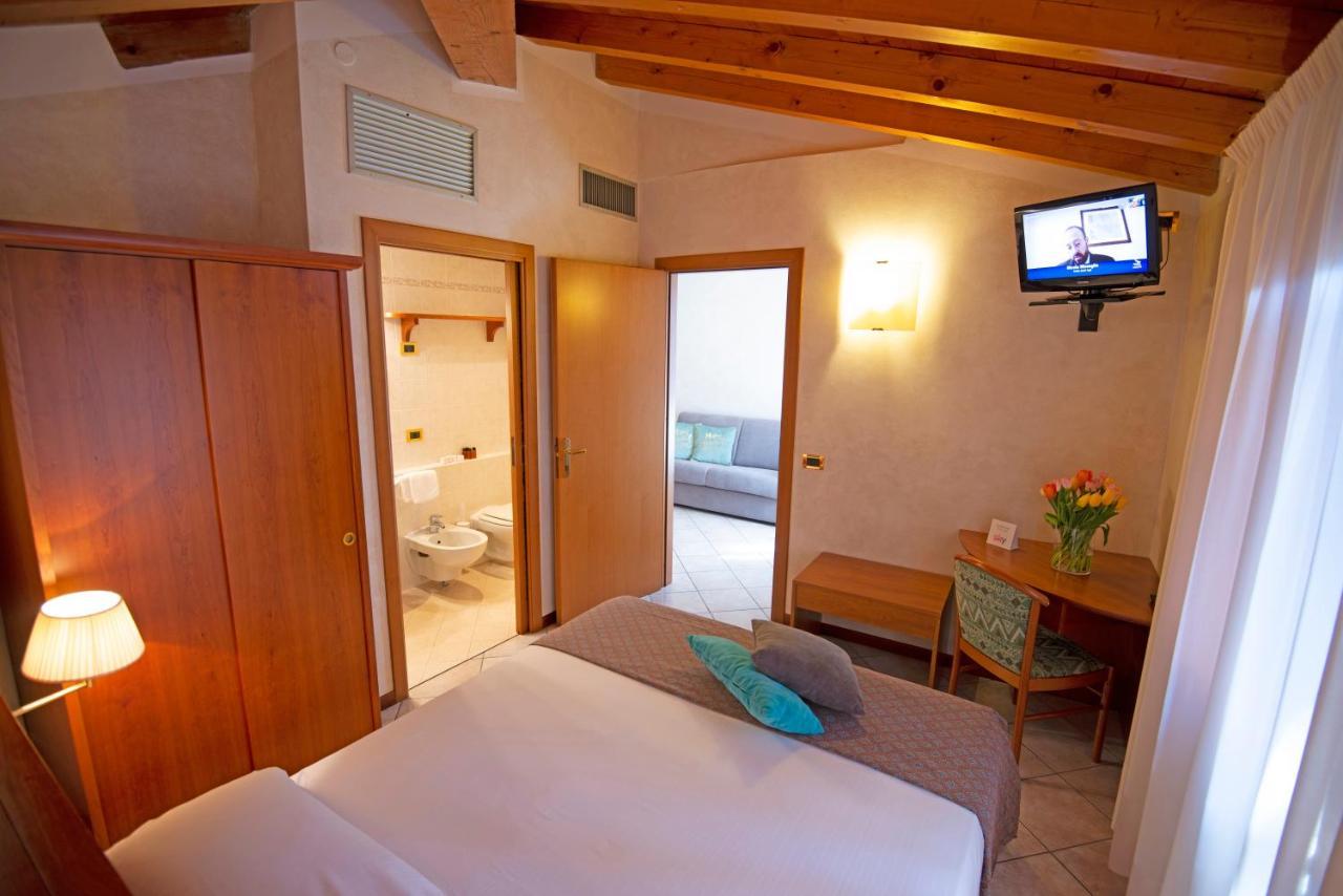 Hotel Corte Regina Σιρμιόνε Εξωτερικό φωτογραφία