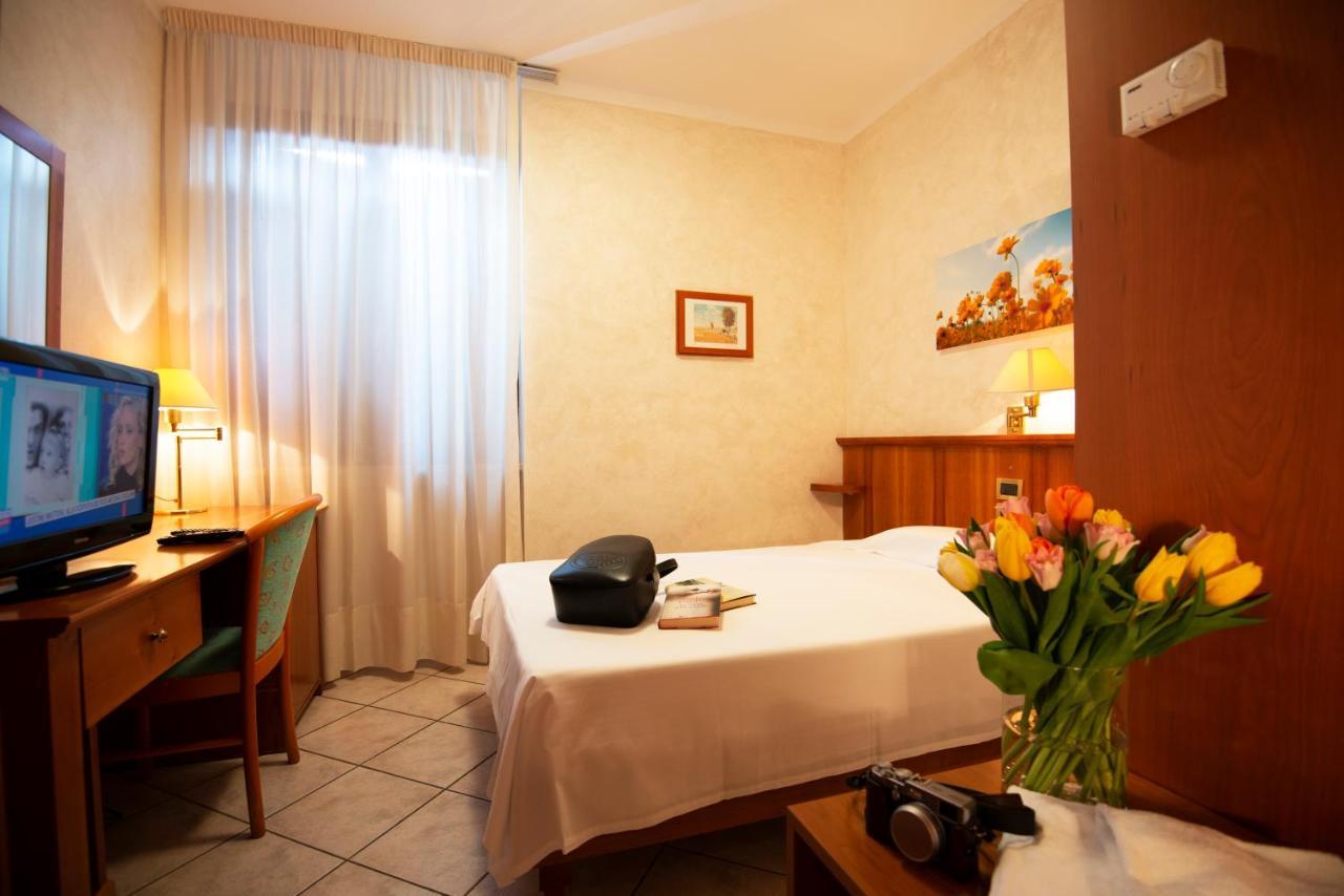 Hotel Corte Regina Σιρμιόνε Εξωτερικό φωτογραφία