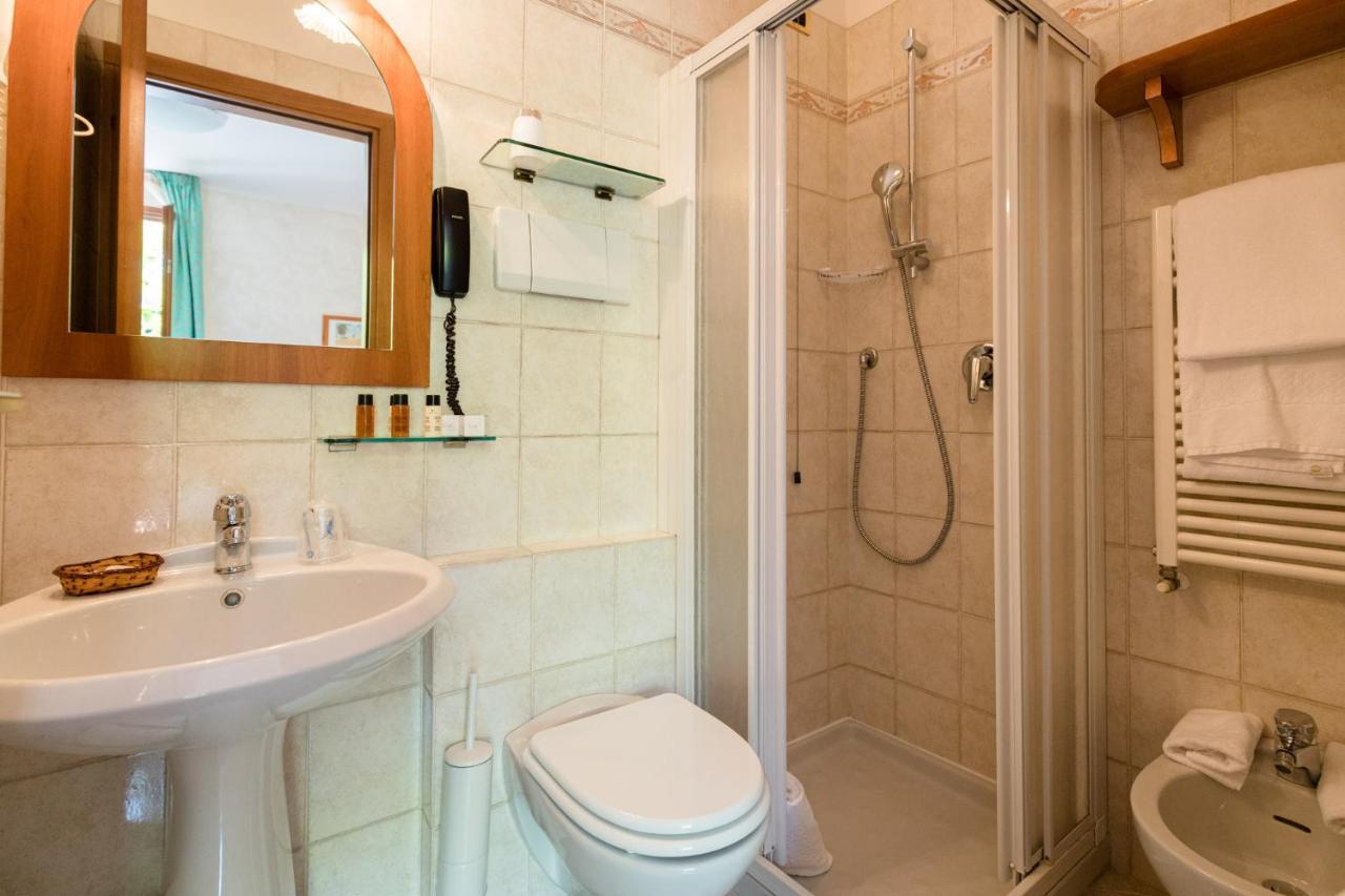 Hotel Corte Regina Σιρμιόνε Εξωτερικό φωτογραφία