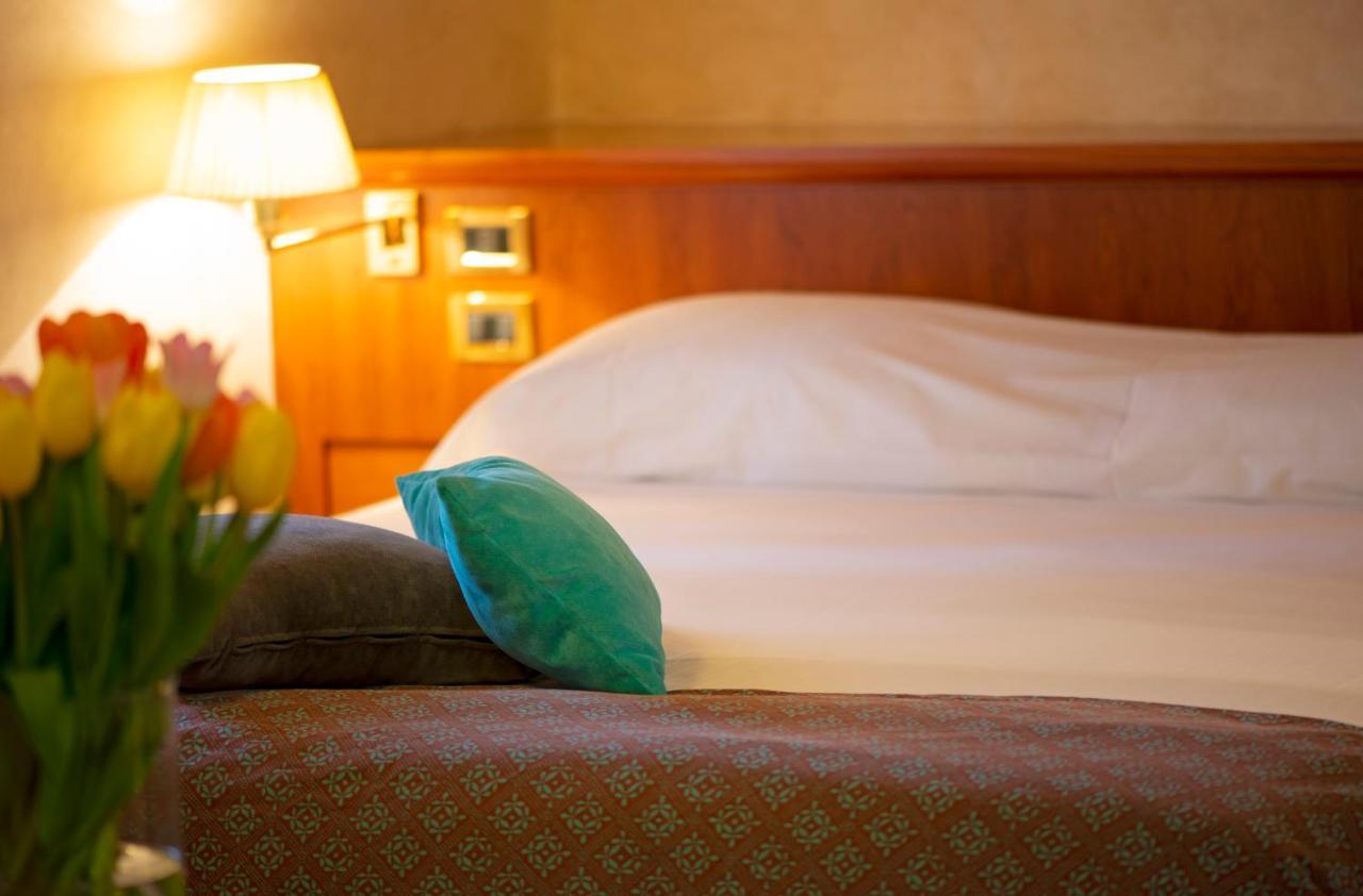 Hotel Corte Regina Σιρμιόνε Εξωτερικό φωτογραφία