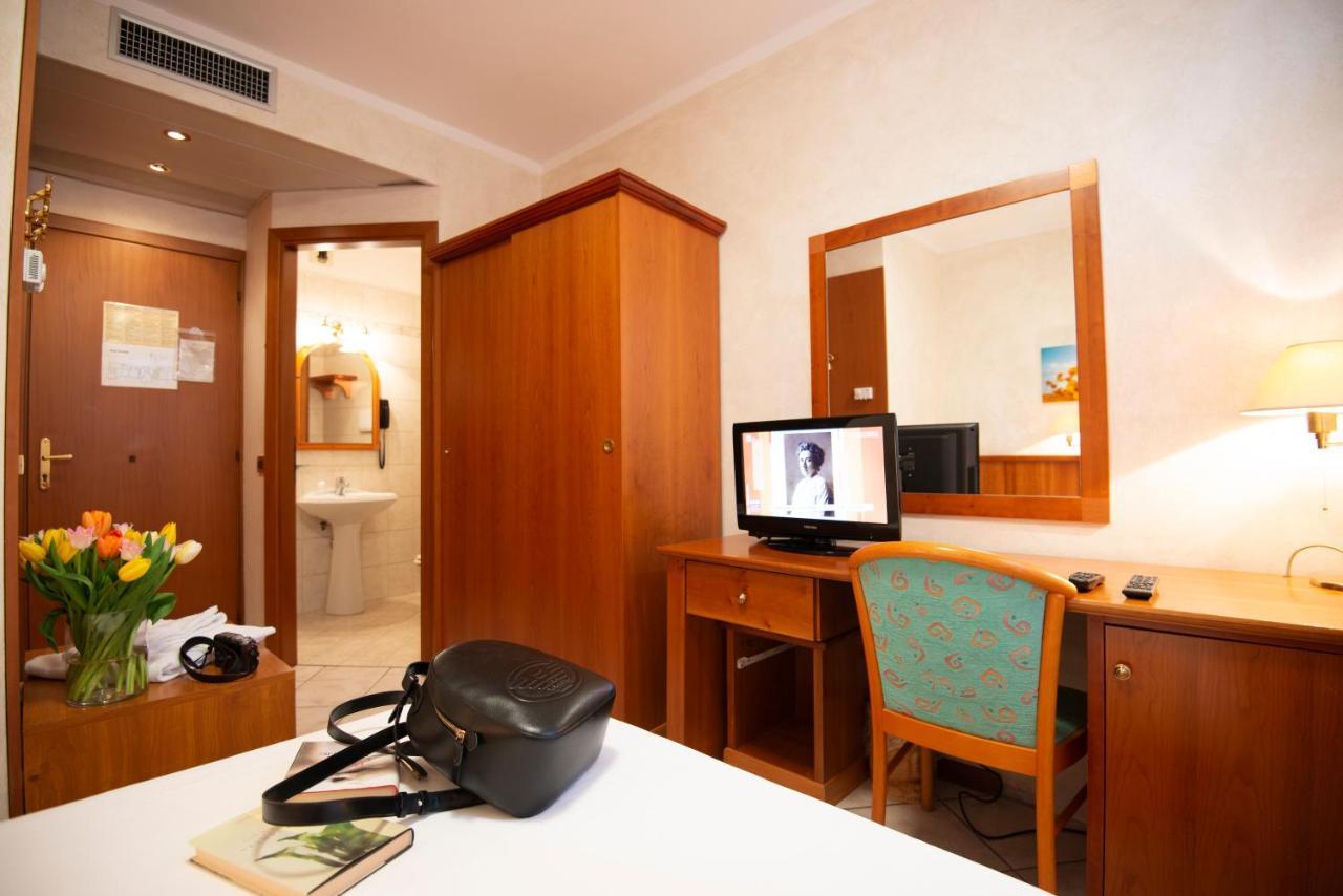 Hotel Corte Regina Σιρμιόνε Εξωτερικό φωτογραφία