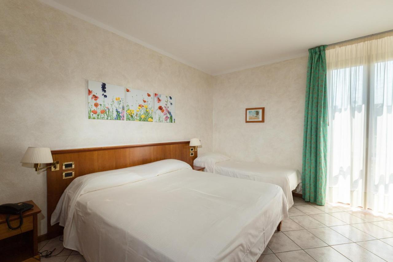 Hotel Corte Regina Σιρμιόνε Εξωτερικό φωτογραφία