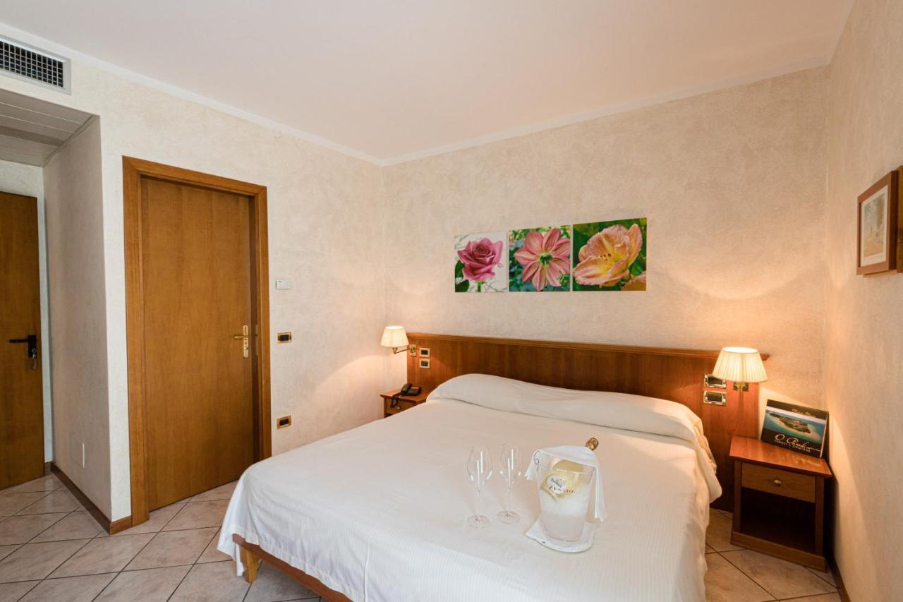 Hotel Corte Regina Σιρμιόνε Εξωτερικό φωτογραφία