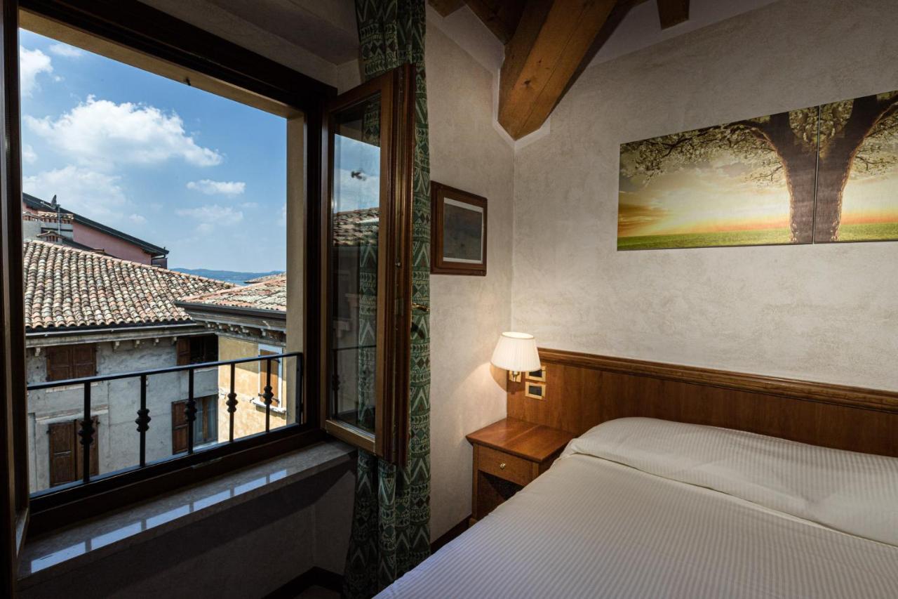 Hotel Corte Regina Σιρμιόνε Εξωτερικό φωτογραφία