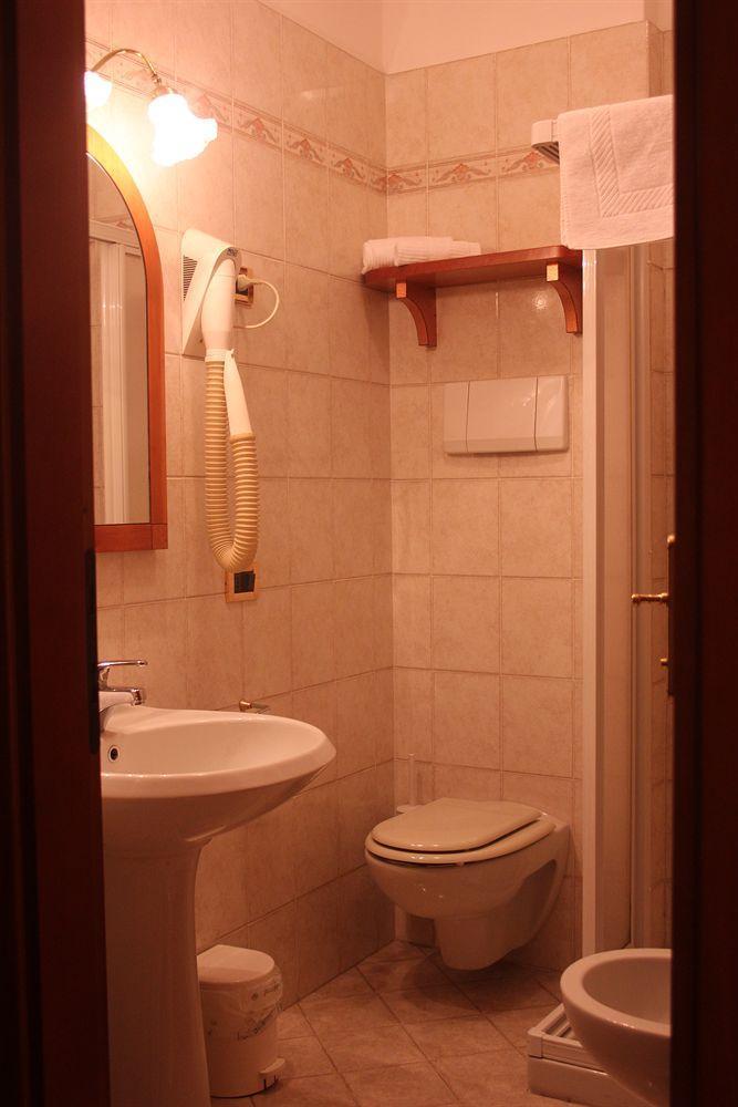 Hotel Corte Regina Σιρμιόνε Εξωτερικό φωτογραφία