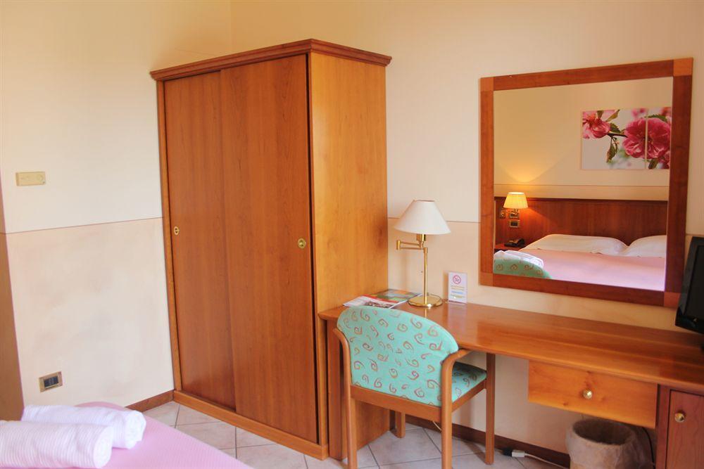 Hotel Corte Regina Σιρμιόνε Εξωτερικό φωτογραφία
