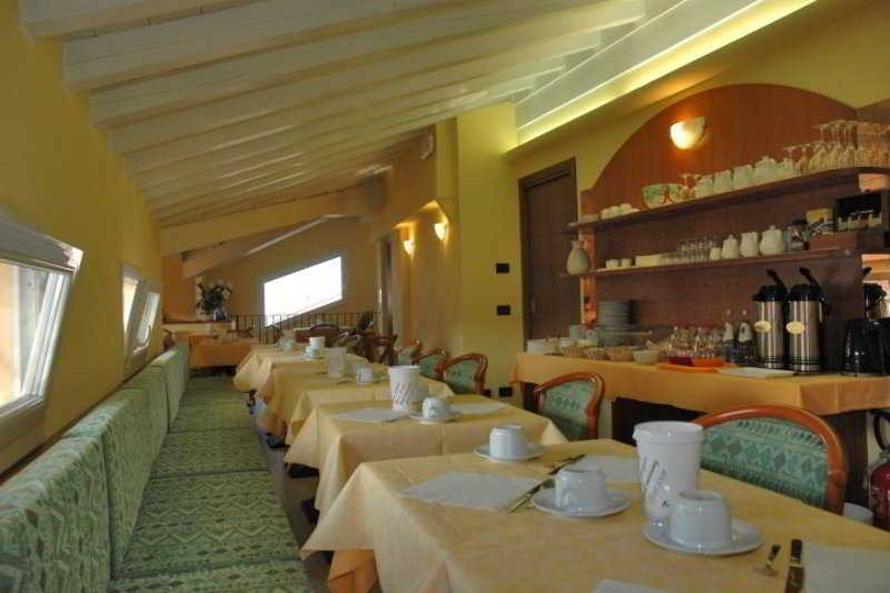 Hotel Corte Regina Σιρμιόνε Εξωτερικό φωτογραφία
